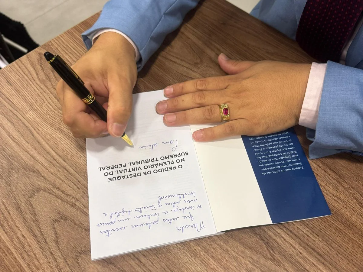 Adriell Fonseca lança livro sobre o Supremo Tribunal Federal e consolida trajetória no Direito Constitucional 2 3